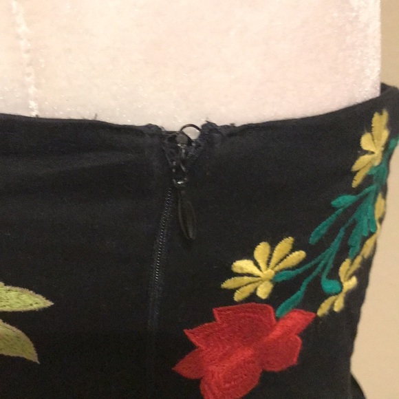 Anthro - Two of Us - strapless top with embroidery; side zipper - size 6 - Picture 4 of 10